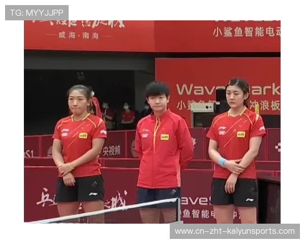 多特蒙德教练为樊振东找机会合影，现场氛围温馨，多特蒙德新教练