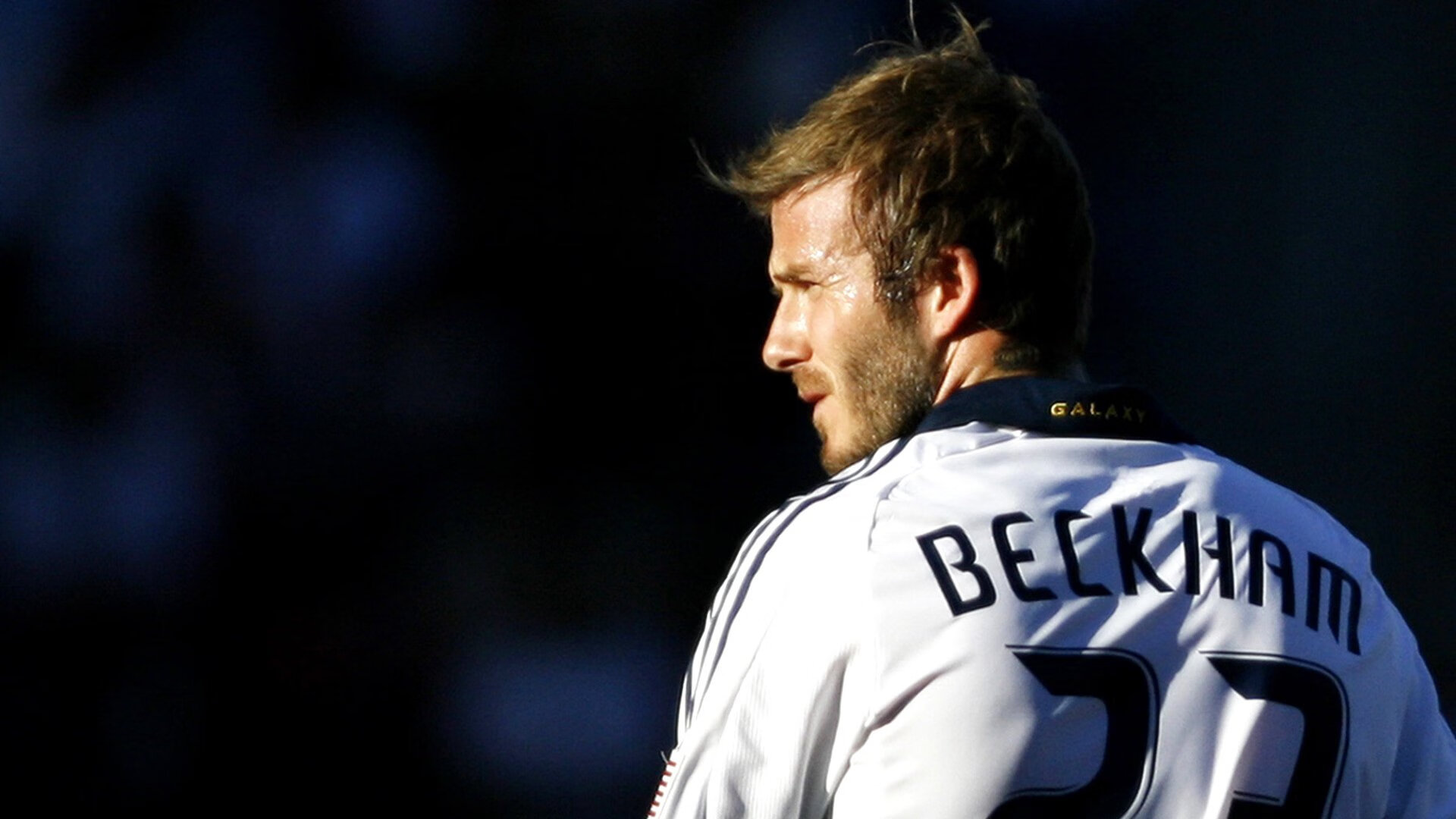 利物浦替补奇兵建功,红军稳居前四,利物浦是红军还是蓝军